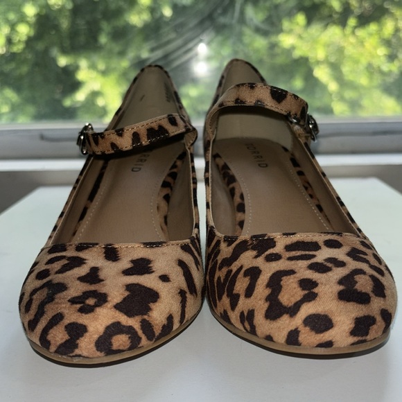 Mary Jane Leapoard Pump - Picture 2 of 9